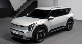 SUV điện Kia EV9 bổ sung thêm bản tiêu chuẩn, giá quy đổi dự kiến từ hơn 1,13 tỷ đồng